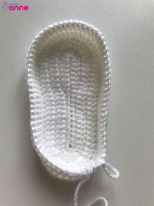 The Pattern of Converse Baby Booties - Knittting Crochet